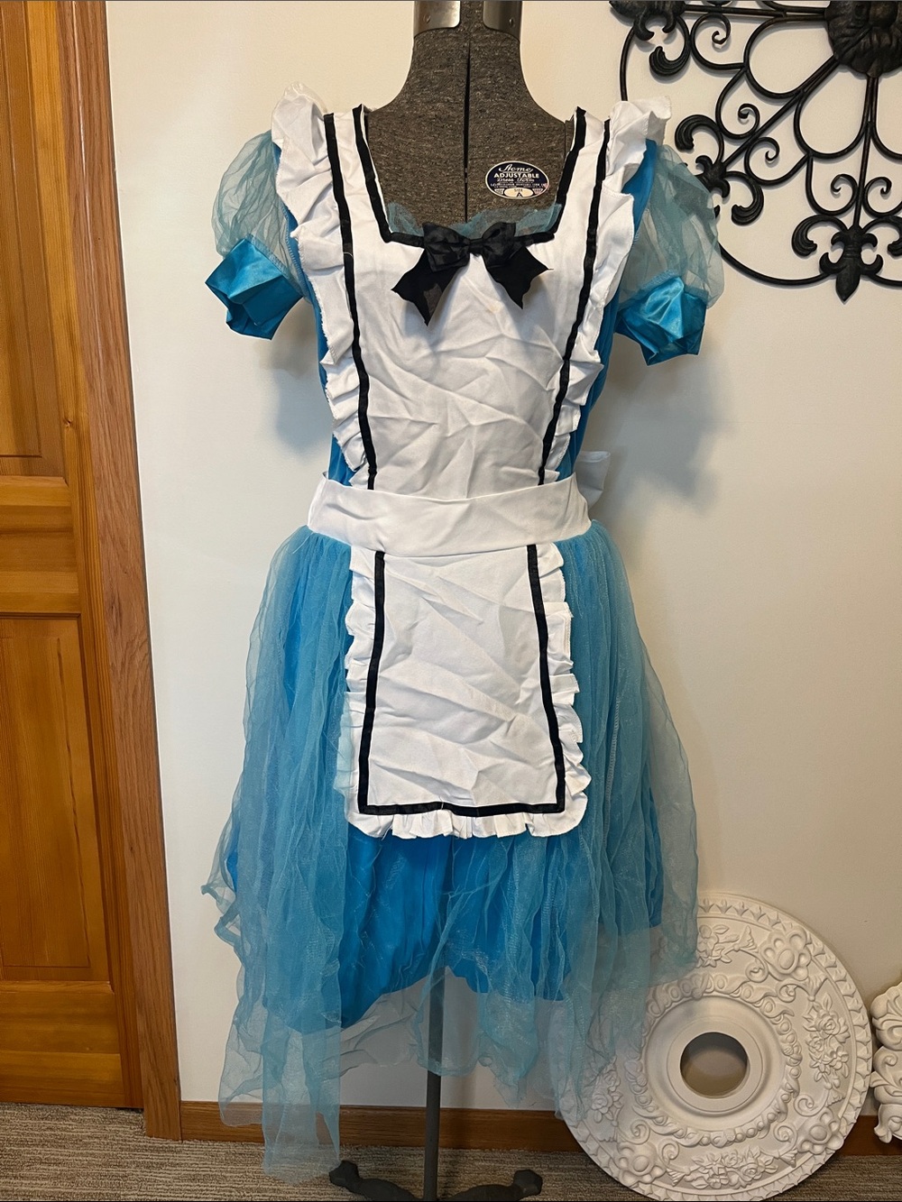 Leg Avenue Classic Alice in Wonderland Costume, pinafore, tulle, L blue/white